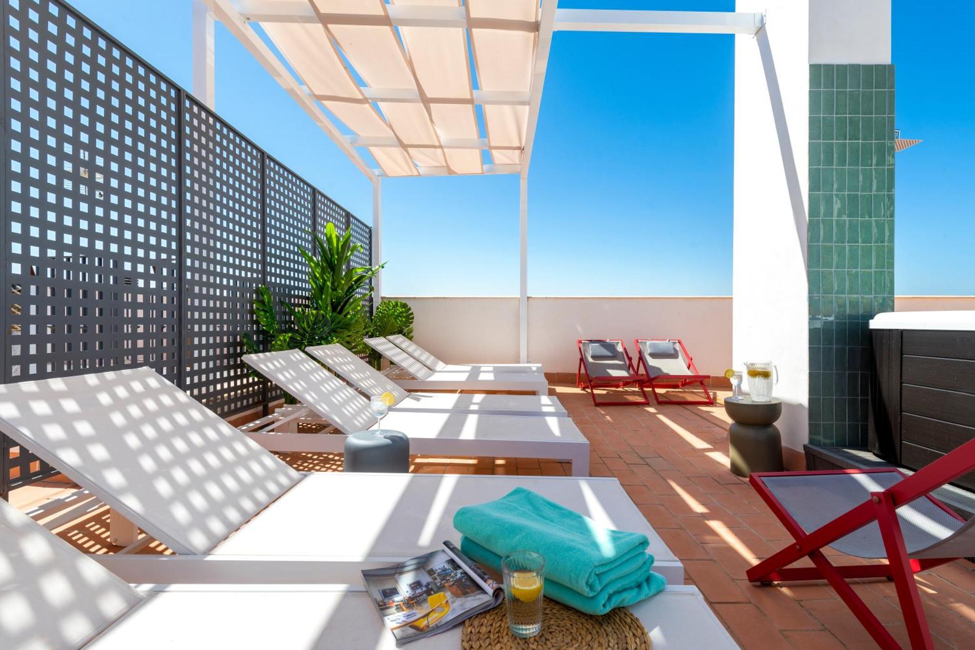 Magno Apartments San Gil - Shared Jacuzzi — Photos 2